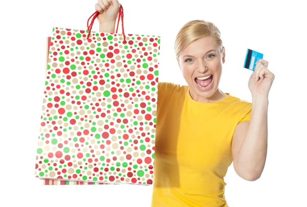 Beautiful girl posing with shopping paper bag — Stock Photo, Image