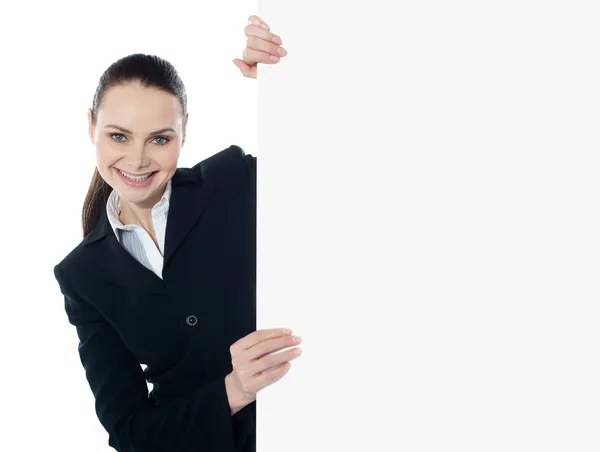 Businesswoman holding a long banner ad — Stock Photo, Image