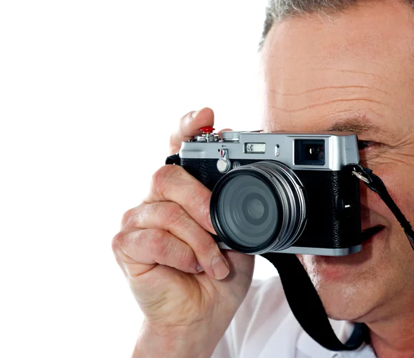 高齢男性の写真家の画像をトリミング — ストック写真