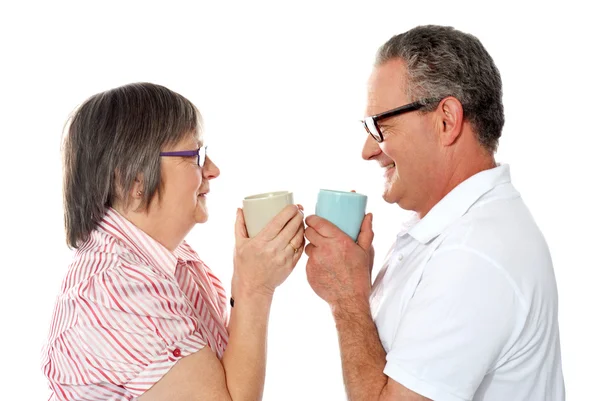 Romantikus vezető régi pár élvezi a kávé — Stock Fotó