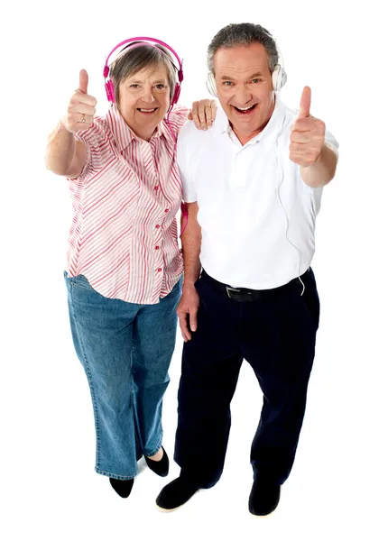 Thumbs-up couple tuned into music — Stock Photo, Image