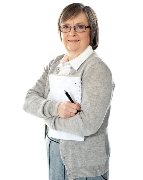 Senior woman with folder and pen — Stock Photo, Image