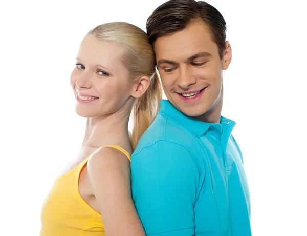 若いカップルは、背中と背中のクローズ アップ ショット — ストック写真