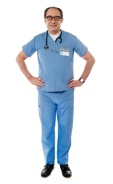 Full length view of smiling experienced medical professional — Stock Photo, Image