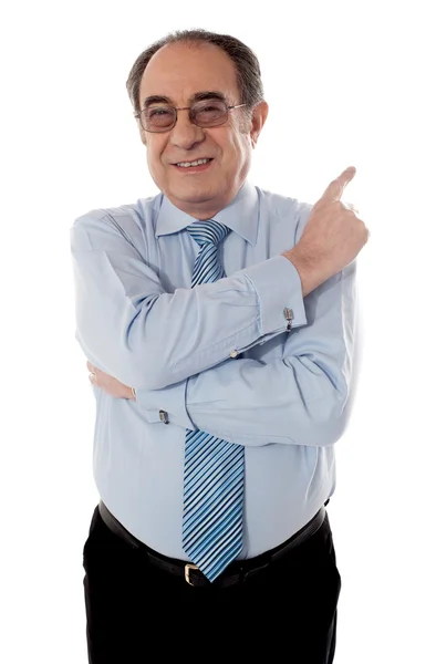 Senior businessperson pointing away — Stock Photo, Image