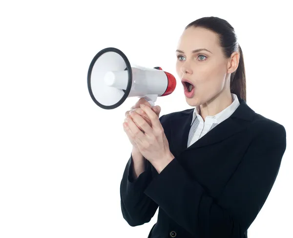 Mulher de negócios dando instruções com megafone — Fotografia de Stock