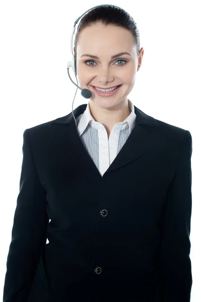 Femme portant des écouteurs, pourrait être réceptionniste — Photo