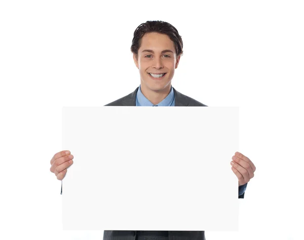 Feliz hombre de negocios mostrando una valla publicitaria emty —  Fotos de Stock