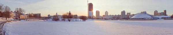 Vintern panorama av minsk Stockbild