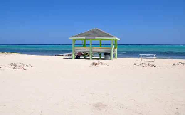 Ήσυχη παραλία της Καραϊβικής cabana — Φωτογραφία Αρχείου