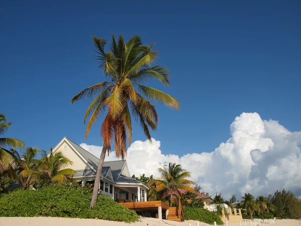Dom na plaży grand cayman — Zdjęcie stockowe