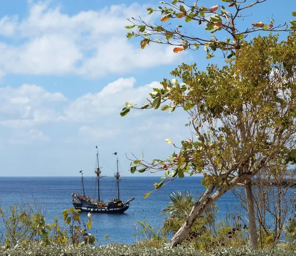 Pirátská loď v Karibiku — Stock fotografie