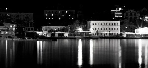 Ночная бухта ) — стоковое фото