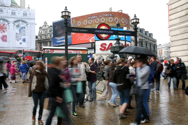 Touristen im Piccadilly Circus, 2010 — Stockfoto