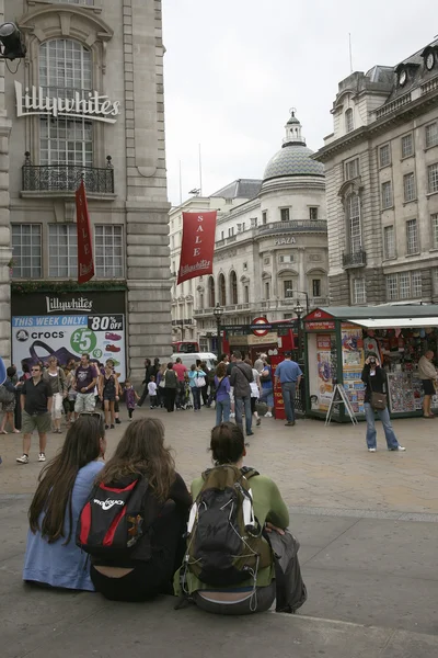 Tourists in Piccadilly Circus, 2010 — Stock Photo, Image