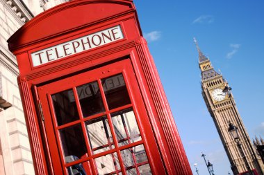 Big ben ve kırmızı telefon kulübesi