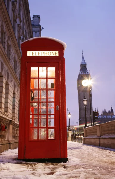 Лондон телефонний автомат і Біг-Бен — стокове фото