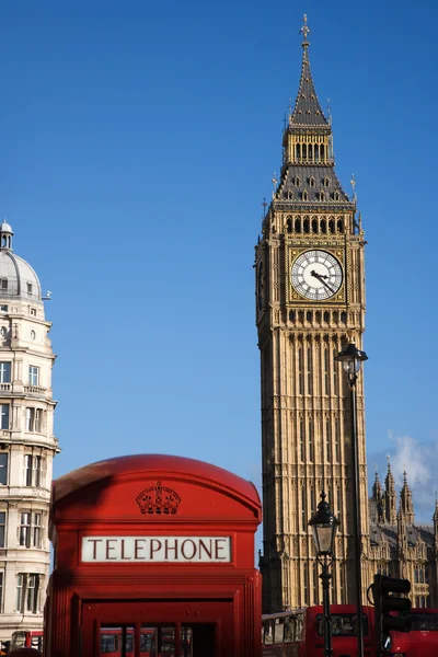 Big Ben y cabina telefónica roja — Foto de Stock