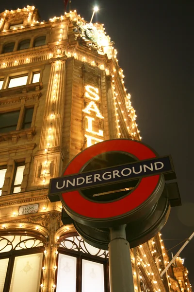 Harrods i london underground znak — Zdjęcie stockowe