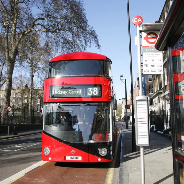ロンドンの新しいバス — ストック写真