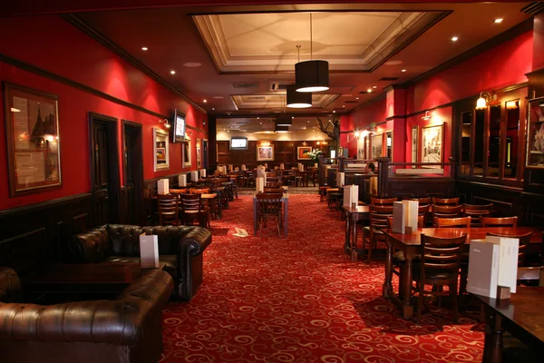 Bir İngiliz pub görünümü içinde — Stok fotoğraf