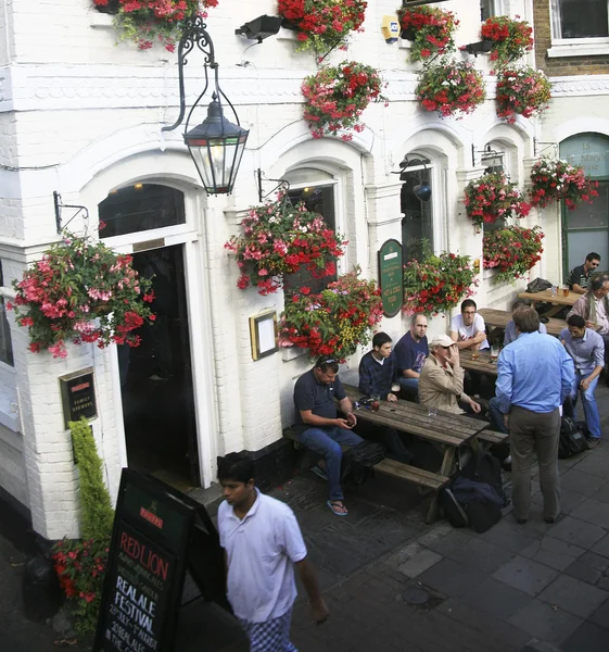 Objectieve blik op een Engelse pub — Stockfoto