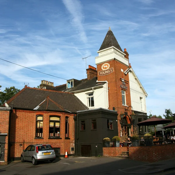Vista exterior de un pub inglés —  Fotos de Stock
