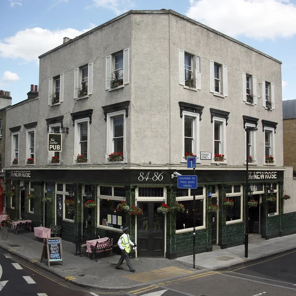 Vista exterior de un pub inglés —  Fotos de Stock