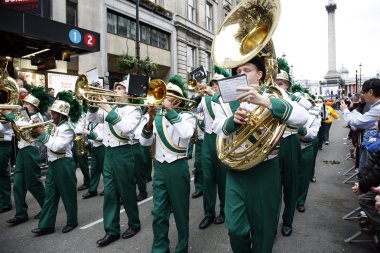 Yılbaşı günü yürüyüşü Londra'da