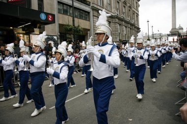 Yılbaşı günü yürüyüşü Londra'da