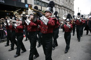 Yılbaşı günü yürüyüşü Londra'da