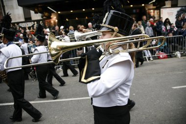 Yılbaşı günü yürüyüşü Londra'da