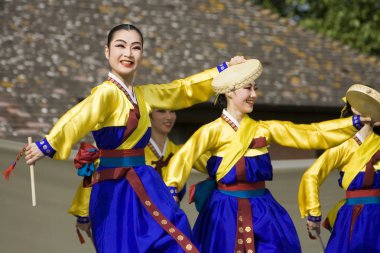 Kore etnik dans performansı