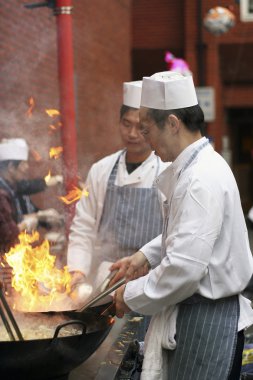 Çinli aşçılar iş başında Çin Yeni Yılı kutlamaları