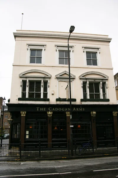 Outside view of a english pub — Stock Photo, Image