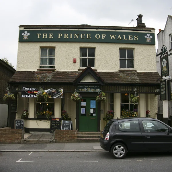 Outside view of a english pub — Stock Photo, Image