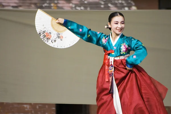 Performance de dança étnica coreana — Fotografia de Stock