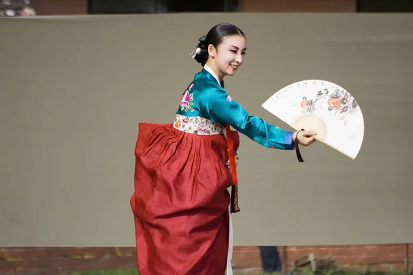 Koreai etnikai táncelőadás — Stock Fotó