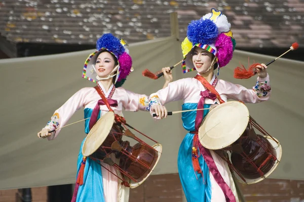 Performance de danse ethnique coréenne — Photo
