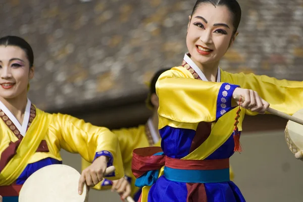 朝鲜民族舞蹈表演 — 图库照片