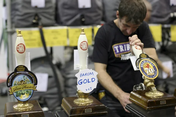 Cervejeiros do festival de cerveja britânica grande — Fotografia de Stock