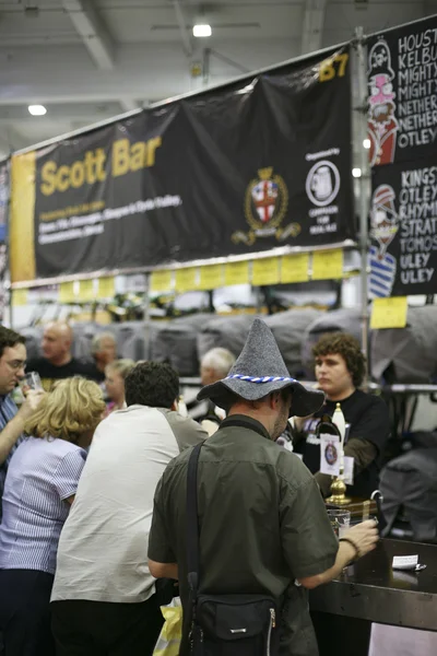 伟大的英国啤酒节的访客 — 图库照片