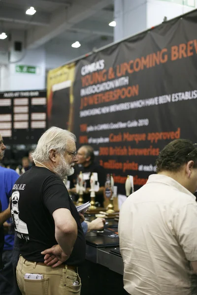 Visitors of The Great British Beer Festival — Stock Photo, Image