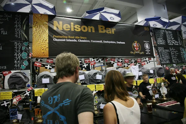 Visitatori del The Great British Beer Festival — Foto Stock