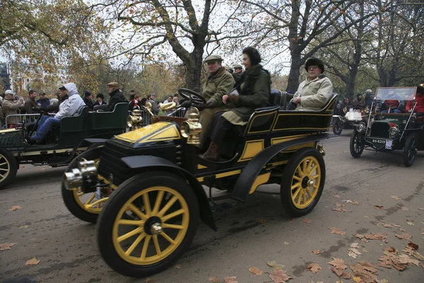 London till brighton veteran bil kör — Stockfoto