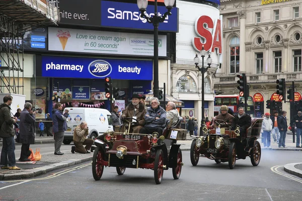 London till brighton veteran bil kör — Stockfoto