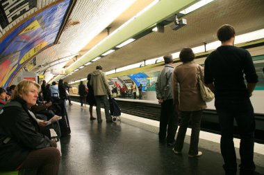 Görünümü Paris Metro içinde