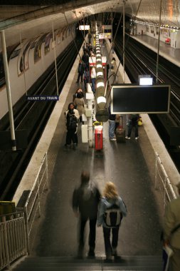 Görünümü Paris Metro içinde