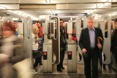 Görünümü Paris Metro içinde