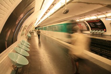 Görünümü Paris Metro içinde